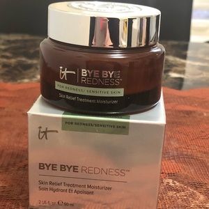 It Cosmetics Bye Bye Redness moisturizer